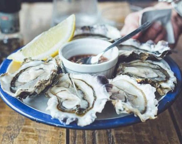 DEGUSTATION ARCACHON AVANT SCENE PAU