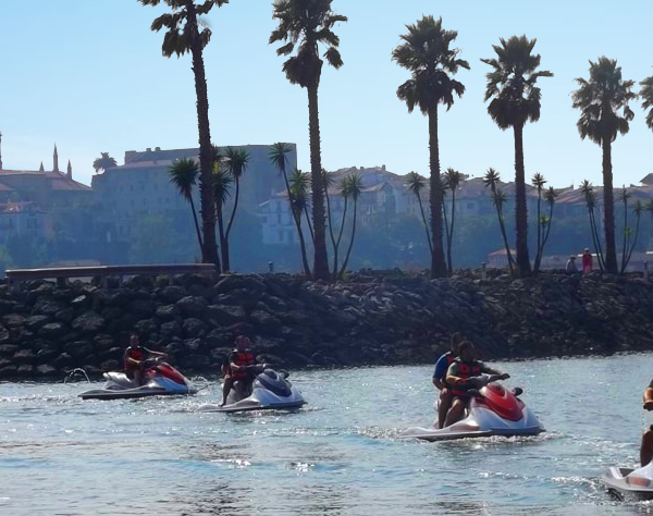 JET SKI PAYS BASQUE ESPAGNOL AVANT SCENE BIARRITZ