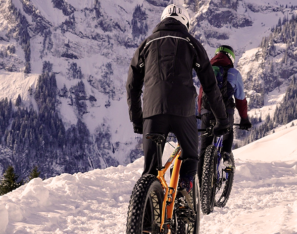 AVANT SCENE PAU BALADE EN VELO