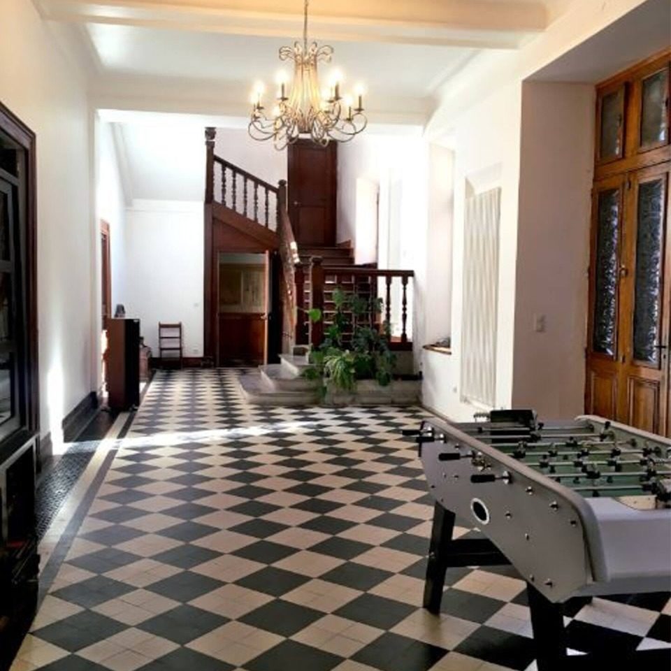 AVANT SCENE LIEUX MANOIR BABY FOOT PAU ET BIARRITZ