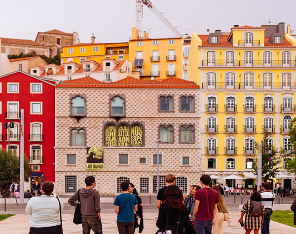 LISBONNE VISITE AVANT SCENE