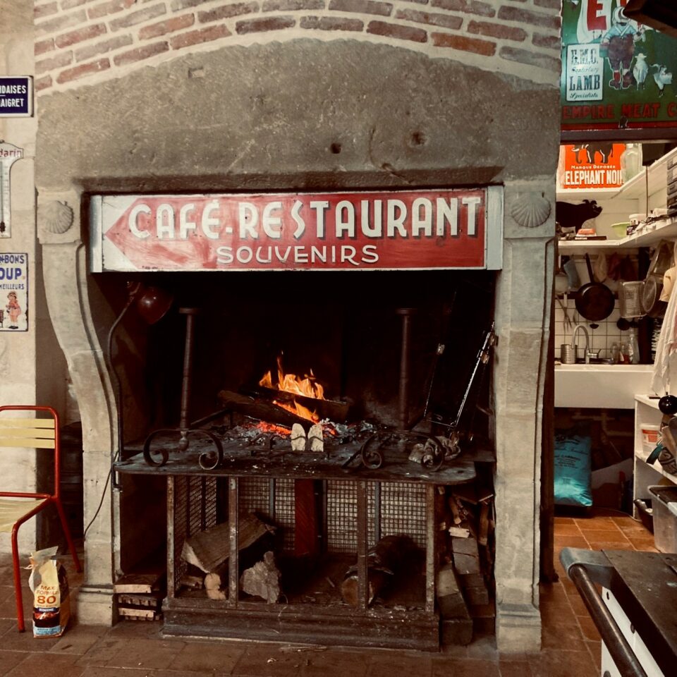 AVANT SCENE BROCANTE